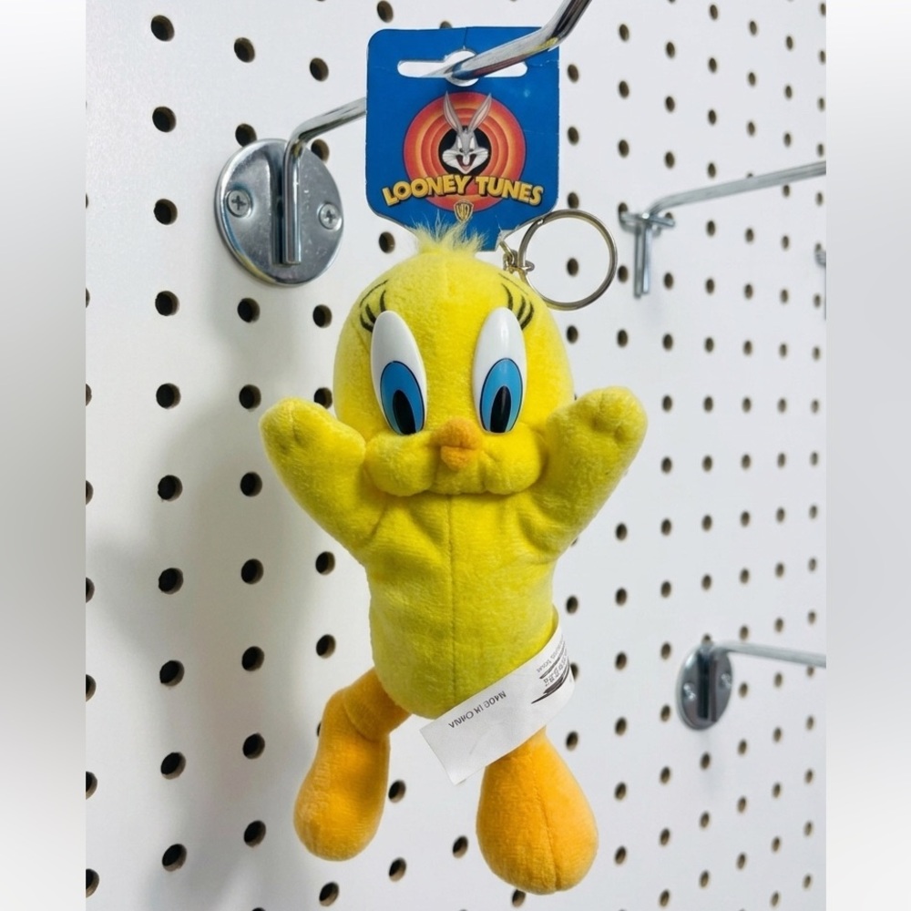 NWT 1997 Warner Bros Looney Tunes Yellow Tweety Bird Keychain 6.5” Plush